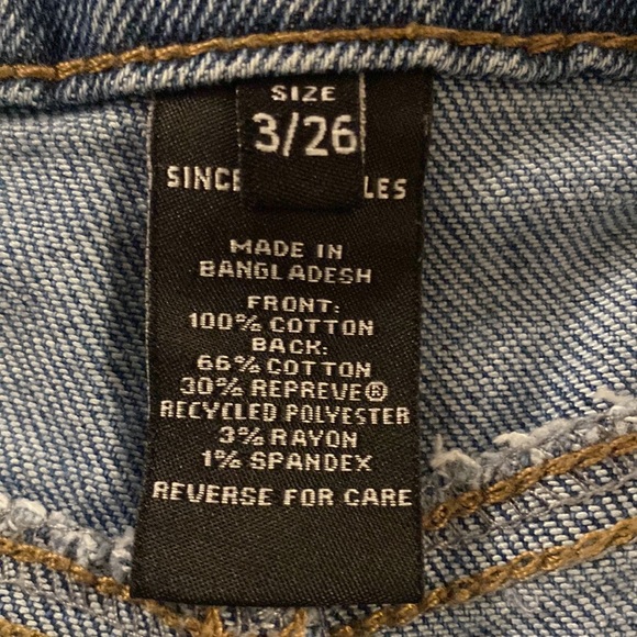 Sincerely Jules High Rise Distressed Cut-Offs - Picture 4 of 5